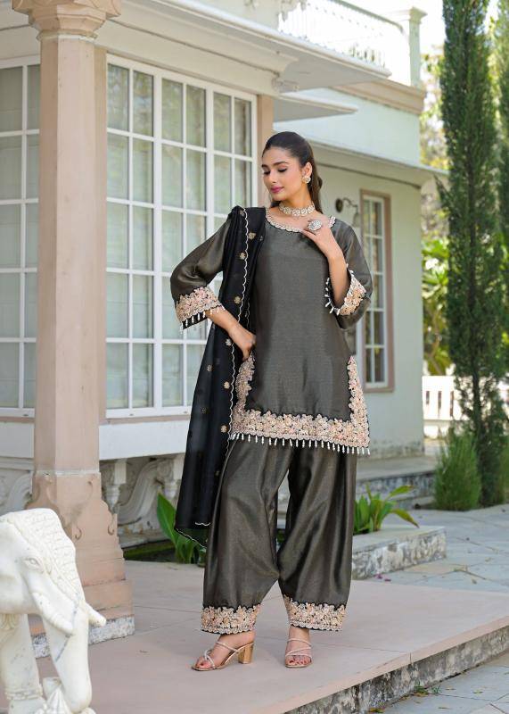 Afsana noor farsi Salwar Kameez market in Mumbai